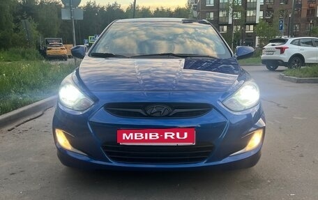 Hyundai Solaris II рестайлинг, 2011 год, 870 000 рублей, 2 фотография