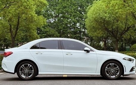 Mercedes-Benz A-Класс, 2022 год, 1 950 000 рублей, 4 фотография