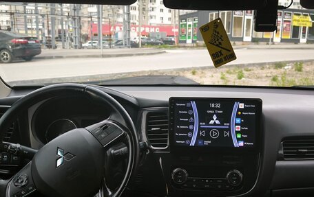 Mitsubishi Outlander III рестайлинг 3, 2016 год, 1 820 000 рублей, 10 фотография