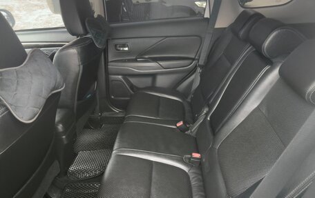 Mitsubishi Outlander III рестайлинг 3, 2016 год, 1 820 000 рублей, 11 фотография