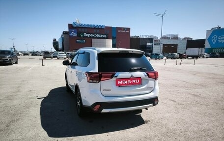 Mitsubishi Outlander III рестайлинг 3, 2016 год, 1 820 000 рублей, 2 фотография