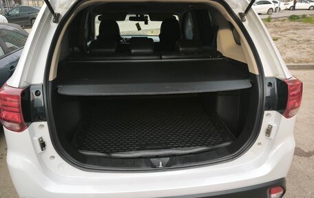 Mitsubishi Outlander III рестайлинг 3, 2016 год, 1 820 000 рублей, 8 фотография