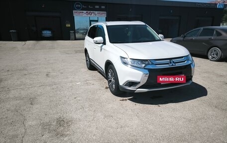 Mitsubishi Outlander III рестайлинг 3, 2016 год, 1 820 000 рублей, 6 фотография
