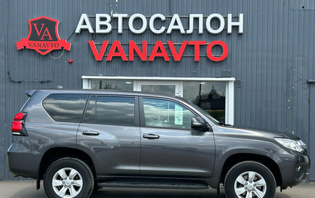 Toyota Land Cruiser Prado 150 рестайлинг 2, 2020 год, 5 350 000 рублей, 4 фотография