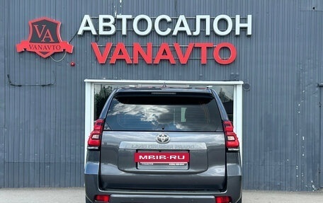Toyota Land Cruiser Prado 150 рестайлинг 2, 2020 год, 5 350 000 рублей, 7 фотография