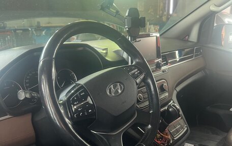 Hyundai Grand Starex Grand Starex I рестайлинг 2, 2018 год, 2 700 000 рублей, 3 фотография