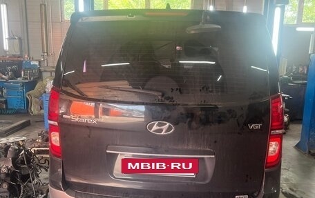 Hyundai Grand Starex Grand Starex I рестайлинг 2, 2018 год, 2 700 000 рублей, 5 фотография