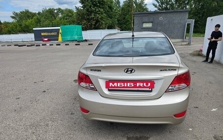 Hyundai Solaris II рестайлинг, 2011 год, 685 000 рублей, 3 фотография