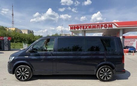 Volkswagen Multivan T6 рестайлинг, 2018 год, 3 590 000 рублей, 2 фотография