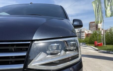 Volkswagen Multivan T6 рестайлинг, 2018 год, 3 590 000 рублей, 6 фотография