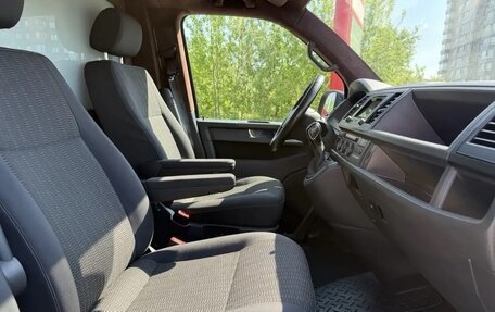 Volkswagen Multivan T6 рестайлинг, 2018 год, 3 590 000 рублей, 24 фотография