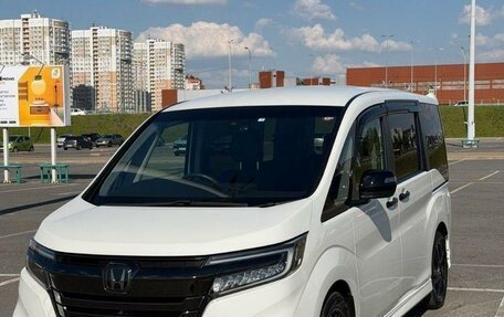 Honda Stepwgn IV, 2021 год, 2 000 000 рублей, 2 фотография