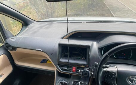 Toyota Noah III, 2014 год, 1 500 000 рублей, 5 фотография
