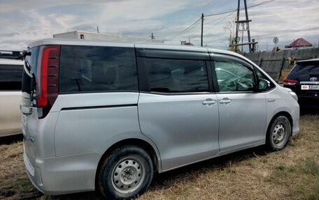 Toyota Noah III, 2014 год, 1 500 000 рублей, 2 фотография