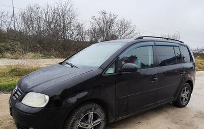 Volkswagen Touran III, 2005 год, 644 000 рублей, 1 фотография