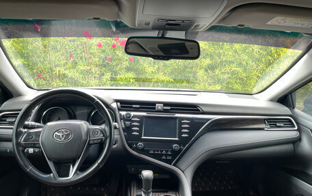 Toyota Camry, 2019 год, 2 090 000 рублей, 10 фотография
