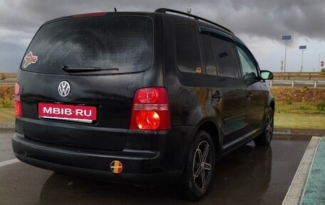 Volkswagen Touran III, 2005 год, 644 000 рублей, 2 фотография