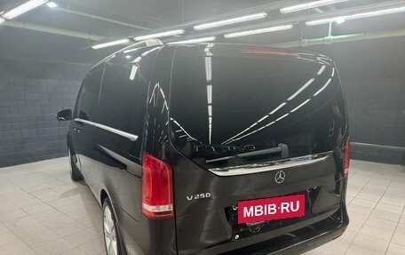 Mercedes-Benz V-Класс, 2015 год, 3 560 000 рублей, 2 фотография