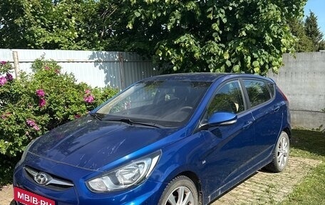 Hyundai Solaris II рестайлинг, 2011 год, 700 000 рублей, 2 фотография