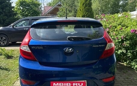 Hyundai Solaris II рестайлинг, 2011 год, 700 000 рублей, 3 фотография