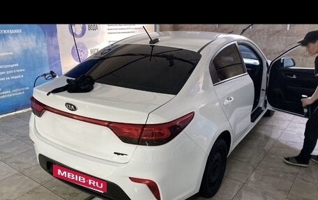 KIA Rio IV, 2018 год, 950 000 рублей, 3 фотография