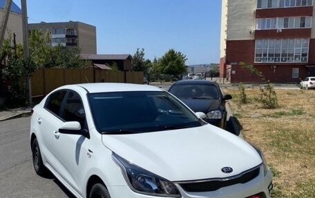 KIA Rio IV, 2018 год, 950 000 рублей, 2 фотография