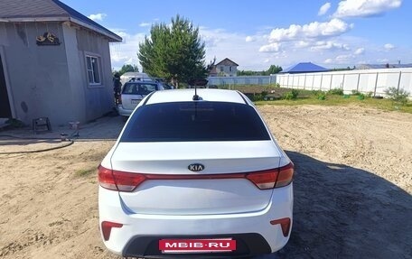 KIA Rio IV, 2018 год, 1 000 000 рублей, 5 фотография