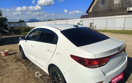 KIA Rio IV, 2018 год, 1 000 000 рублей, 3 фотография