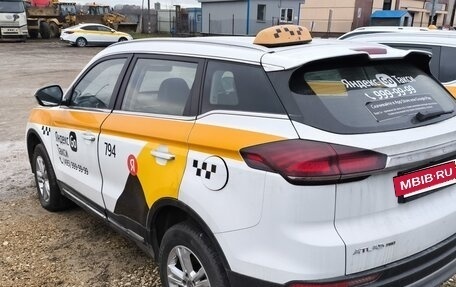 Geely Atlas, 2024 год, 1 620 000 рублей, 3 фотография