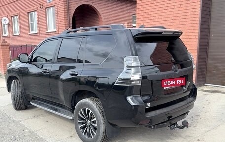 Toyota Land Cruiser Prado 150 рестайлинг 2, 2017 год, 4 250 000 рублей, 2 фотография