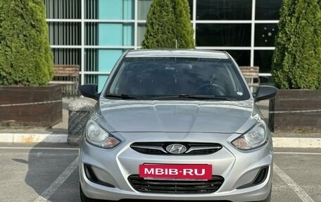 Hyundai Solaris II рестайлинг, 2013 год, 670 000 рублей, 2 фотография