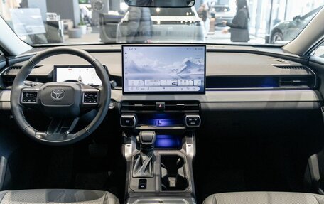 Toyota RAV4, 2025 год, 4 490 000 рублей, 11 фотография