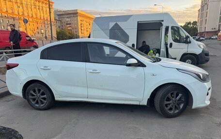 KIA Rio IV, 2018 год, 850 000 рублей, 2 фотография