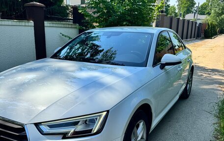 Audi A4, 2018 год, 2 300 000 рублей, 6 фотография