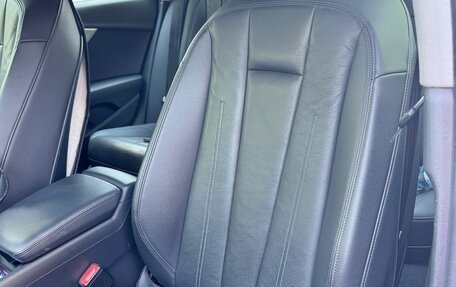 Audi A4, 2018 год, 2 300 000 рублей, 10 фотография