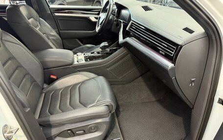 Volkswagen Touareg III, 2019 год, 4 500 000 рублей, 21 фотография