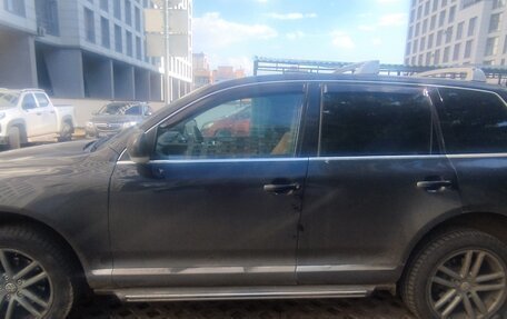 Volkswagen Touareg III, 2005 год, 550 000 рублей, 2 фотография