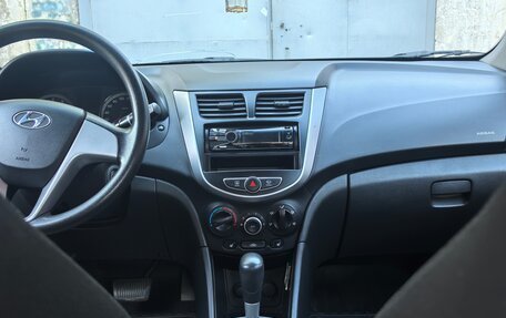 Hyundai Solaris II рестайлинг, 2011 год, 740 000 рублей, 11 фотография
