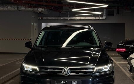 Volkswagen Tiguan II, 2018 год, 2 310 000 рублей, 2 фотография