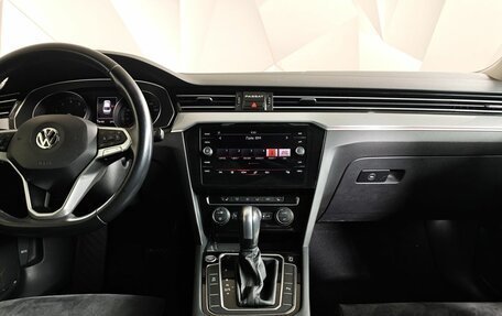 Volkswagen Passat B8 рестайлинг, 2020 год, 2 275 000 рублей, 15 фотография