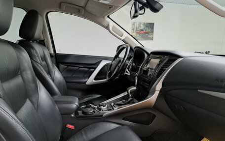 Mitsubishi Pajero Sport III рестайлинг, 2016 год, 2 999 000 рублей, 13 фотография