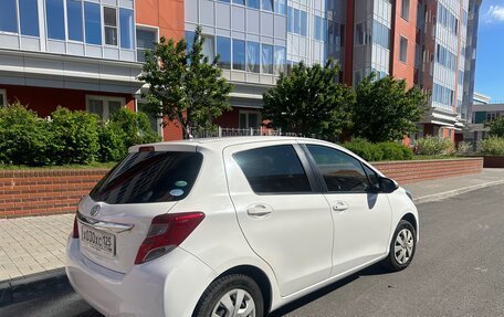 Toyota Vitz, 2015 год, 615 000 рублей, 3 фотография
