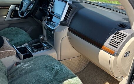 Toyota Land Cruiser 200, 2018 год, 5 100 000 рублей, 3 фотография