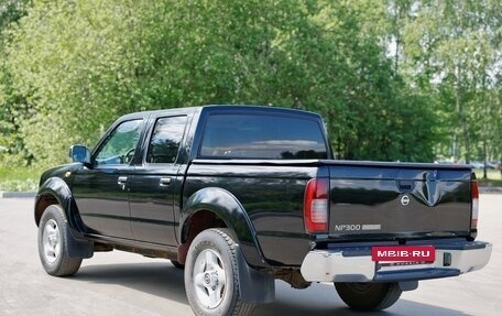 Nissan NP300, 2011 год, 1 380 000 рублей, 9 фотография