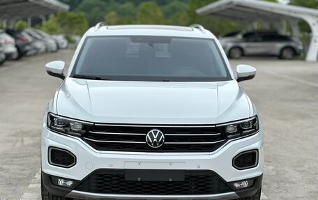 Volkswagen T-Roc I, 2022 год, 1 540 000 рублей, 2 фотография
