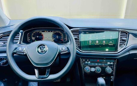 Volkswagen T-Roc I, 2022 год, 1 620 000 рублей, 9 фотография