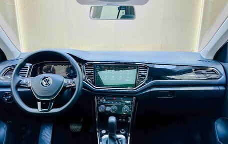 Volkswagen T-Roc I, 2022 год, 1 620 000 рублей, 10 фотография