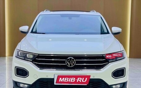 Volkswagen T-Roc I, 2022 год, 1 620 000 рублей, 2 фотография