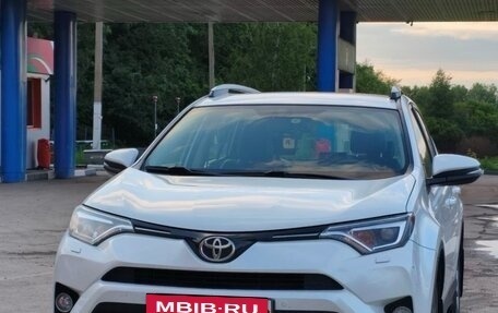 Toyota RAV4, 2018 год, 2 750 000 рублей, 2 фотография