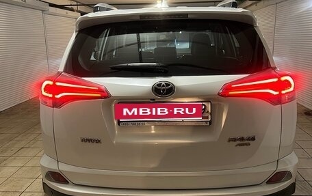 Toyota RAV4, 2018 год, 2 750 000 рублей, 33 фотография